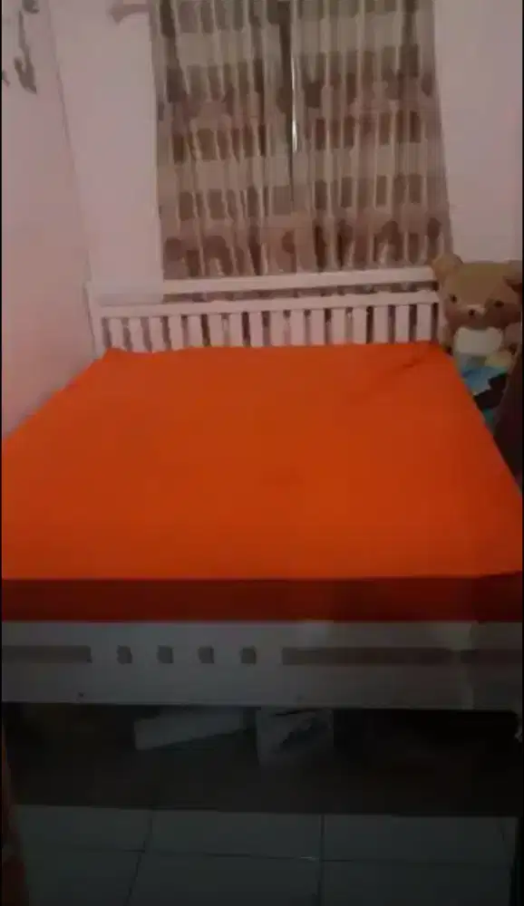 Dijual 1 set kasur dan tempat tidur uk 160
