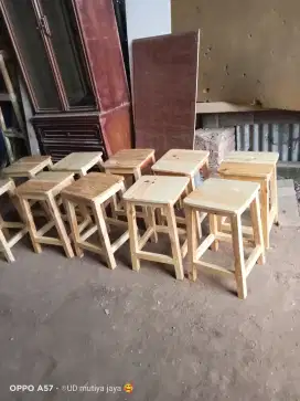 Satu set meja makan