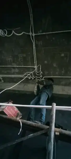 Tukang listrik dan. Las listrik