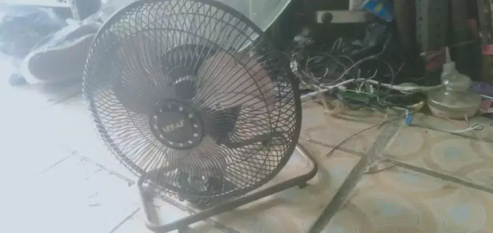 Kipas angin besi berkualitas kond mls syg matot msh ors blm.di srvc ya