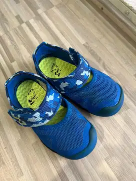 Sepatu anak laki-laki New Balance Bekas Pakai