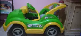 Mainan mobil aki anak