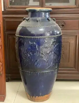 Guci Antik tinggi