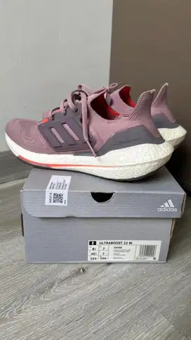 Adidas running ultra boost size 40.5 w