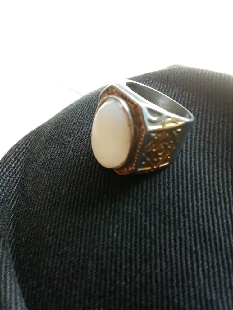 Cincin akik Legi