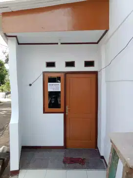 Disewakan Rumah Strategis punggir jl prov