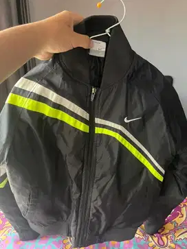 Jaket Nike anak size M