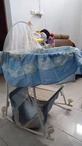 Ranjang bayi jarang pakai bonus walker