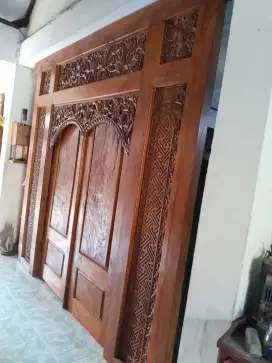 Gebyok apit full ukir