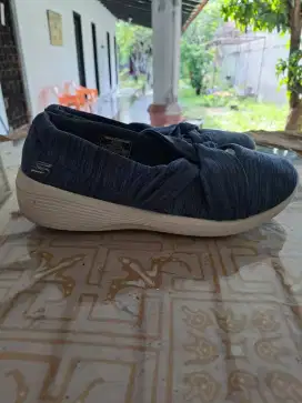 Sepatu Skechers Cewek Size 36