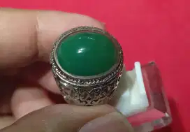 Cincin perak dengan batu bacan natural