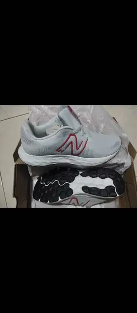 New Balance Sepatu Running uk 42,5