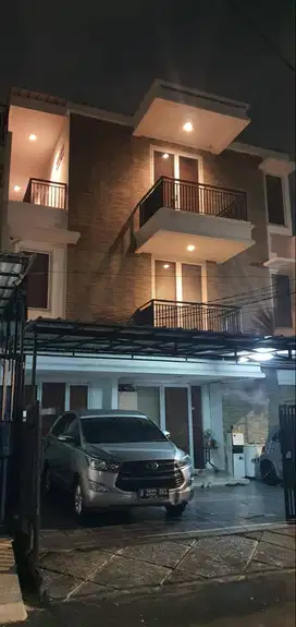 DIJUAL RUMAH 3 LANTAI DI JANUR ELOK KELAPA GADING JAKARTA UTARA