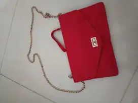 Tas selempang merah