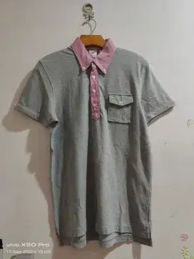Kaos Kerah UNIQLO X MB