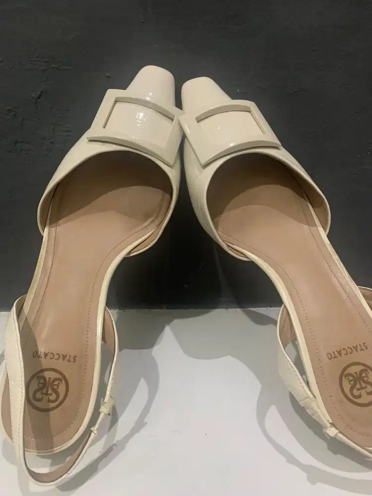 Staccato original buckle point to toe heels white