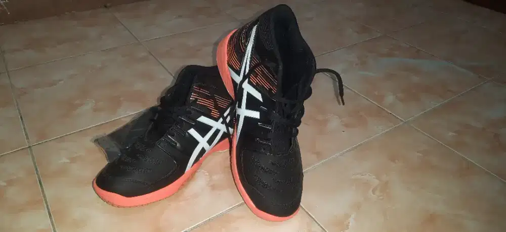 Sepatu basket merk Gel beyond uk 42 free kaos kaki
