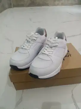 Sepatu casual uk 42 putih