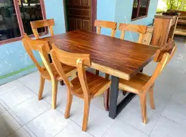 Meja makan minimalis trembesi