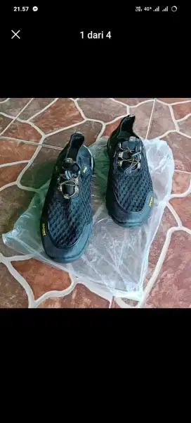 Sepatu hiking like new