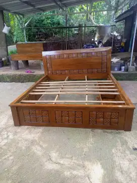 Tempat tidur bahan kayu jati