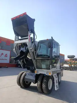 Self Loading concrete mixer, mobil cor output 3.5m3 mesin 3in1 Efisien