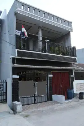 Di jual rumah 2 lantai di Villa Indah Permai Bekasi Utara