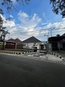 Disewakan Rumah Strategis Tengah Kota di Ijen, Klojen Malang