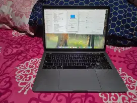 Macbook pro 2019 13inch 8/512GB 4 port TB