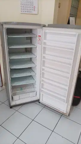 Freezer Aqua 6 rak