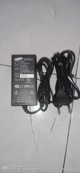 adaptor 12v 3a merk Lg baru normal