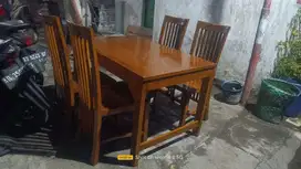 Meja makan bahan kayu jati