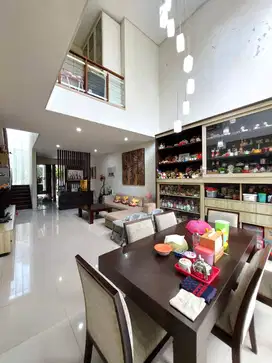 Rumah Mewah di Pakuningratan dekat Tugu Jogja