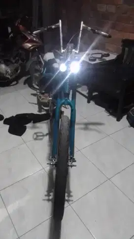 Sepeda lowrider model chopper buatan sendiri