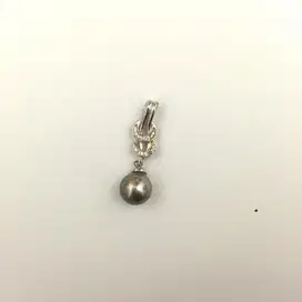 Liontin mutiara