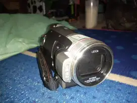 di jual handycam Panasonik HDC-TM300