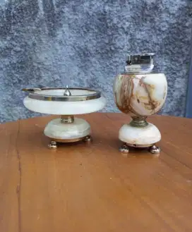 Barang antik asbak dan korek dari batu