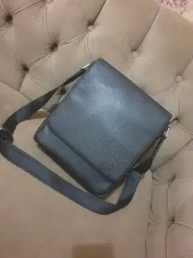 Mulus .authentic tas selempang .messenger louis vuitton .lv