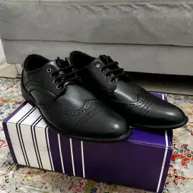 Dijual sepatu DR KEVIN ORIGINAL