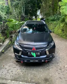 DIJUAL MOBIL MITSUBISHI PAJERO SPORT 2.4 L DAKAR 4X2 /AT SOLAR 2017