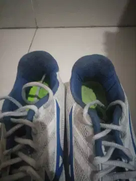 Sepatu badmiot  untuk lari bisa