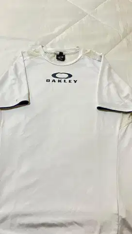 Oakley tshirt men size M PRELOVED