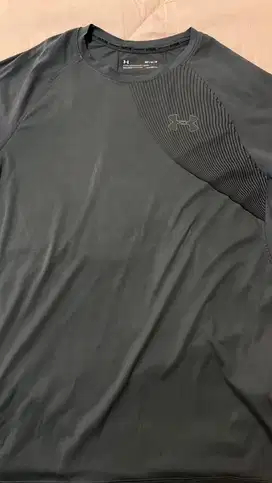 Underarmour Tshirt PRELOVED
