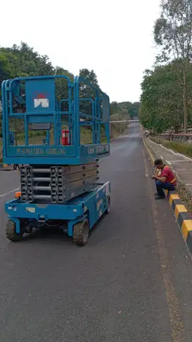 Scissor Lift di Cikarang Karawang Bekasi Jawa Barat