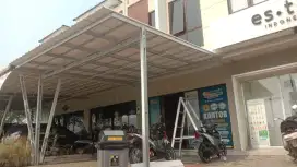 Kanopi baja ringan