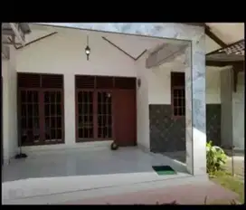 Disewakan/ Dijual rumah dilokasi strtegis, luas, dan anti macet