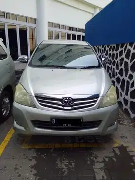 Toyota Kijang Innova 2010 Bensin