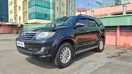 KM Rendah TDP 20Jt Toyota Fortuner 2.7 V Bensin-AT 2014 Hitam /