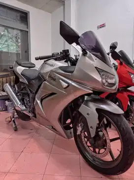 Moge Kawasaki Ninja 250 R Karbu Silver Mulus Terawat Original Langka