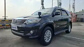 KM Rendah TDP 10Jt Toyota Fortuner 2.7 V Bensin-AT 2014 Hitam /